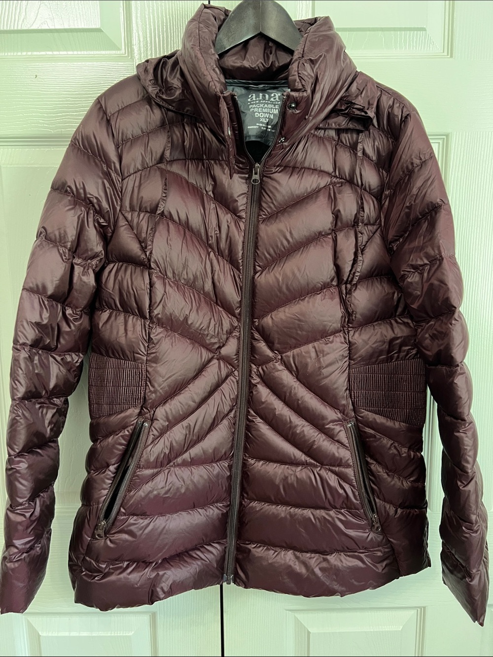 a.n.a Quilted Packable Puffer Jacket in Plum with hidden hood
